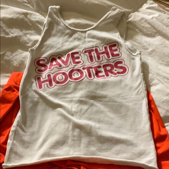 Hooters tank and shorts set - Picture 4 of 6
